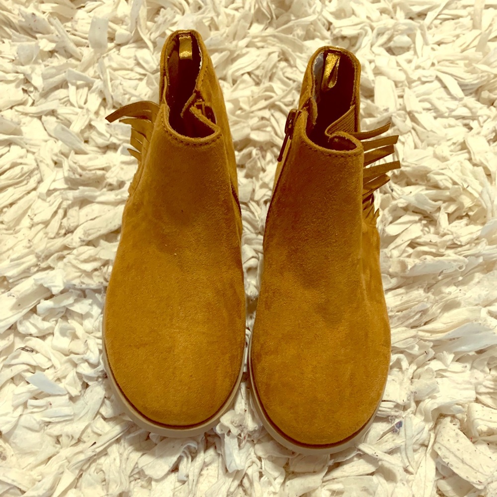 NWOT- toddler girl Old Navy fringe ankle boot